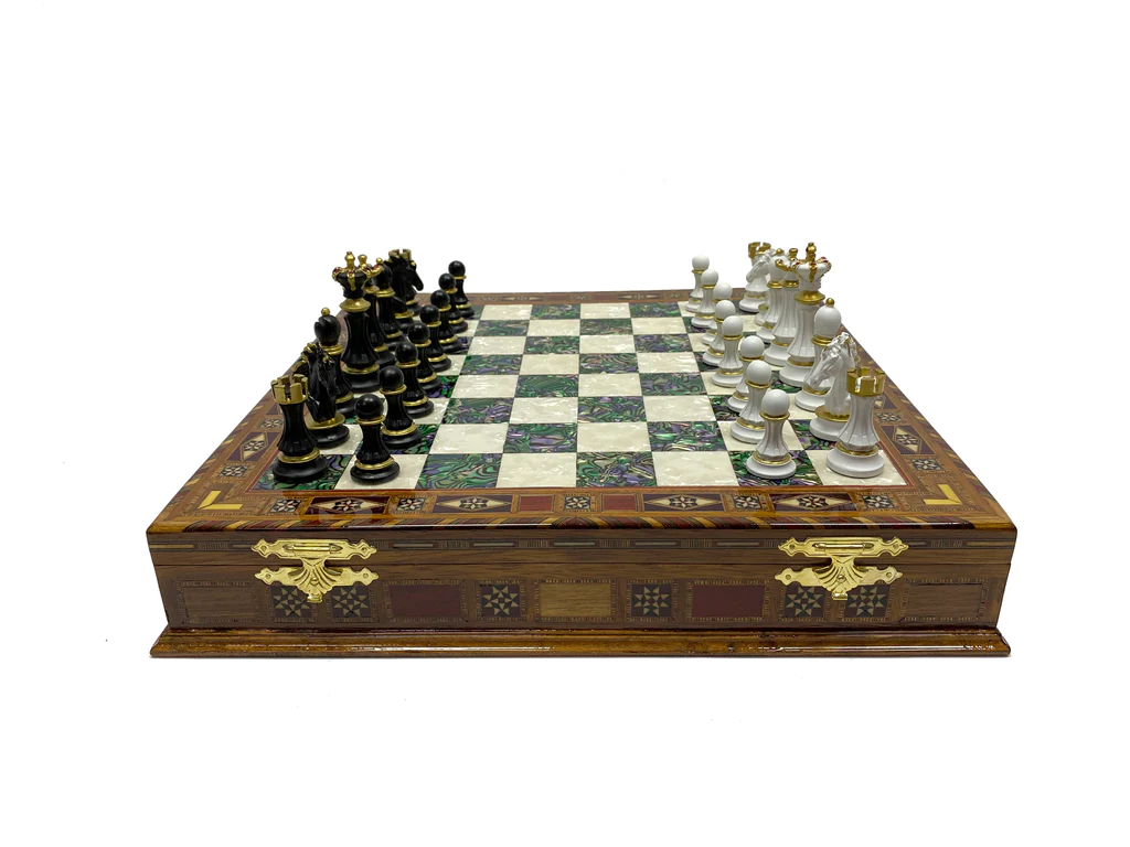 16.5 inch rosewood chess box set with legendary chessmen (green squares)
